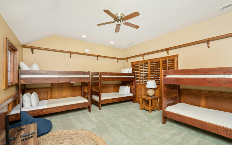 Phòng dorm là gì? Có mấy loại phòng dorm? Các thiết kế phòng dorm đẹp 6 Mixed Dorm