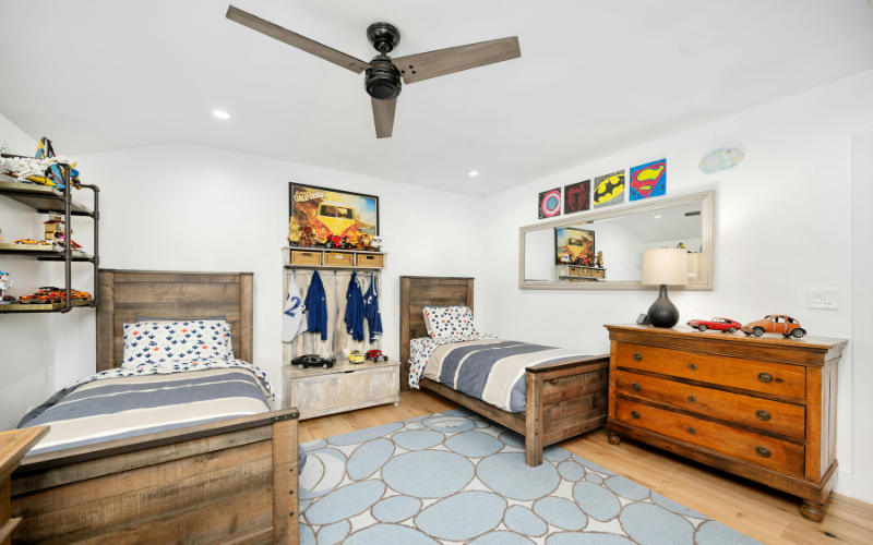 Phòng dorm là gì? Có mấy loại phòng dorm? Các thiết kế phòng dorm đẹp 3 Dorm có giường đơn (Single Bed Dorm)