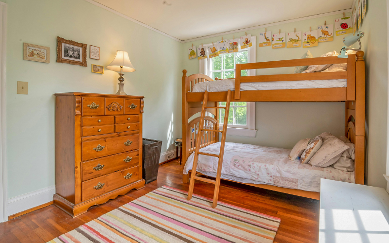 Phòng dorm là gì? Có mấy loại phòng dorm? Các thiết kế phòng dorm đẹp 2 Dorm có giường tầng (Bunk Bed Dorm)