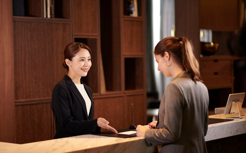 10+ cách tăng doanh thu khách sạn hiệu quả nhất 3 Nâng cao Trải nghiệm: Dịch vụ & Lắng nghe khách hàng