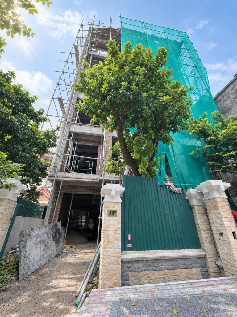 Mặt tiền căn hộ dịch vụ LECO trên phố Hoàng Hoa Thám đang hoàn thiện